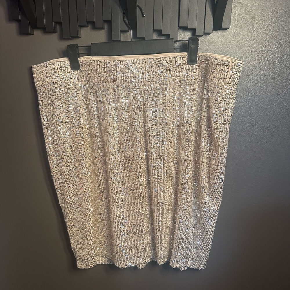 Torrid size 3x sequin cream skirt. Above the Knee length. Brand new with tags.